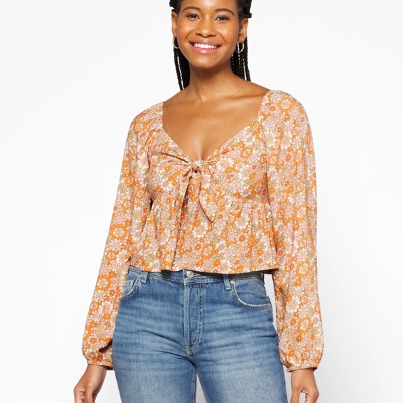 DAISY & DELILAH Calder Tie Front Cropped Top - Picture 2 of 15